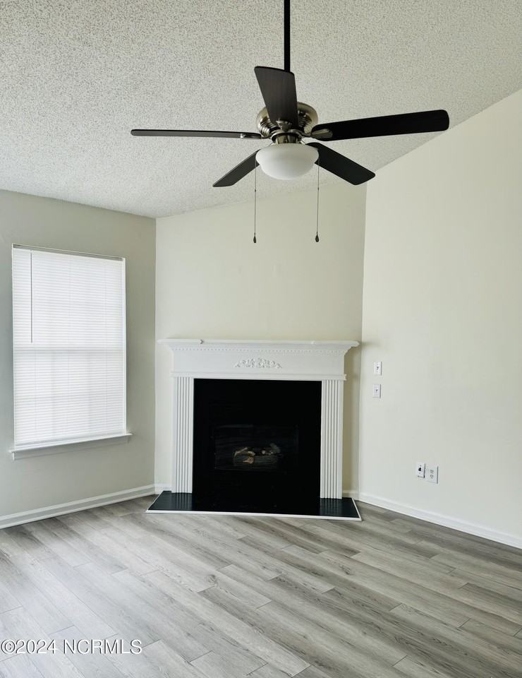 2607 Bluff View Dr #B - Photo 5 of 15