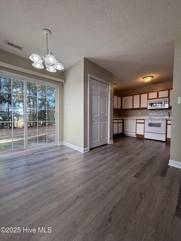 46 Pirates Cove Dr - Photo 5 of 17