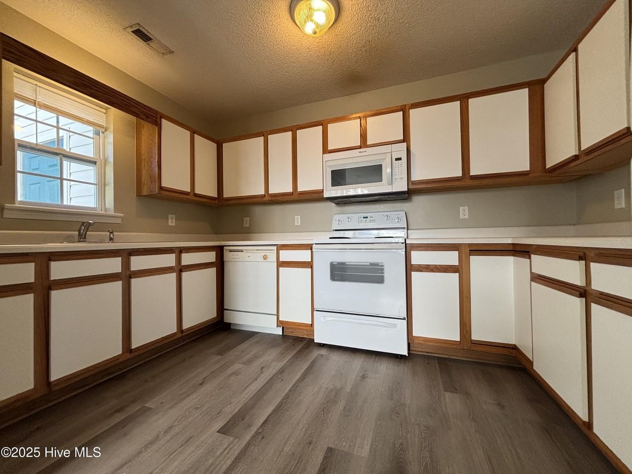 46 Pirates Cove Dr - Photo 6 of 17