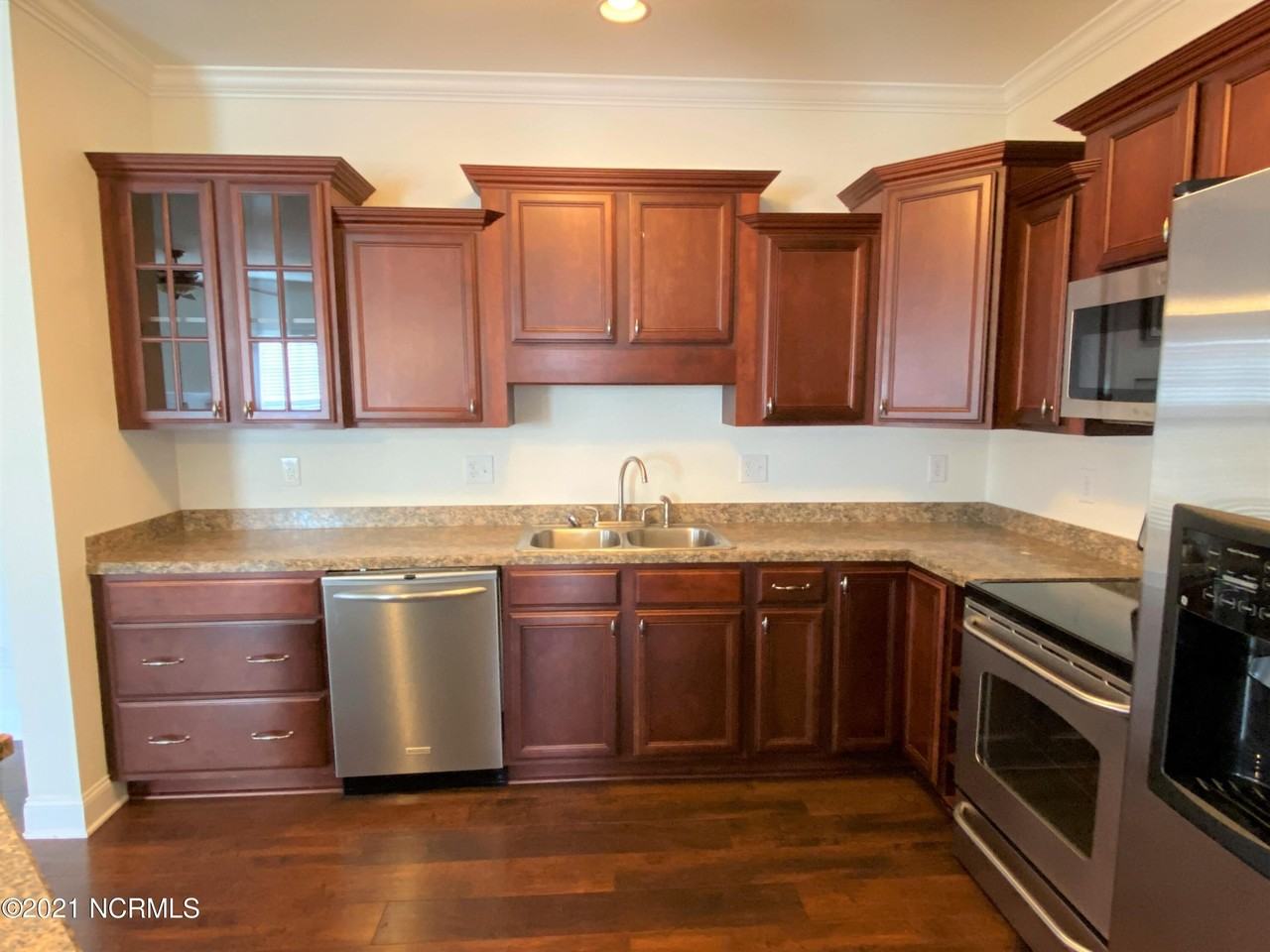 2059A Cambria Dr - Photo 2 of 19