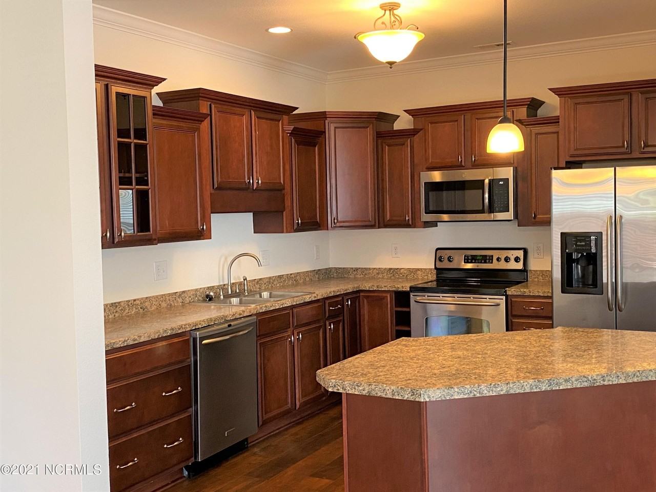 2059A Cambria Dr - Photo 3 of 19