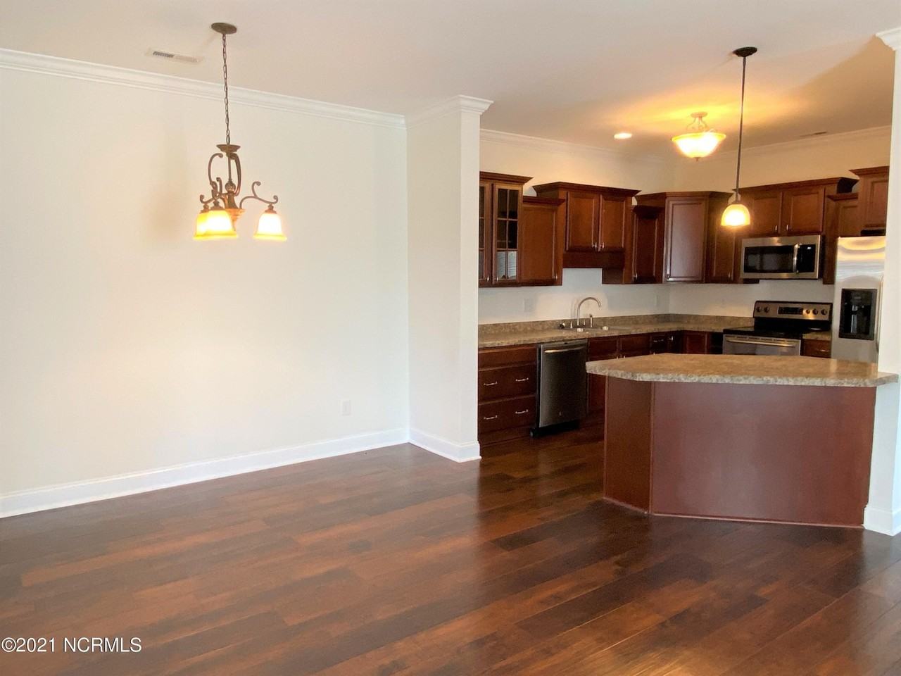 2059A Cambria Dr - Photo 4 of 19