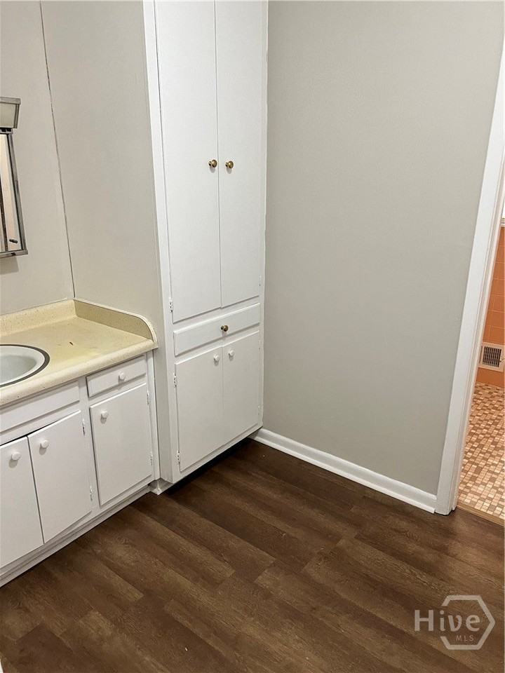 2252 S Milledge Ave - Photo 4 of 9