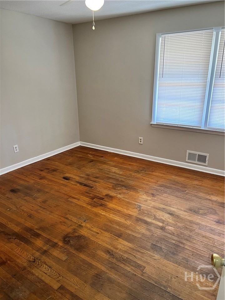 2252 S Milledge Ave - Photo 7 of 9
