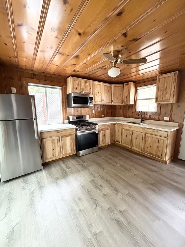 1365 Dawn Hill Road - Photo 5 of 39