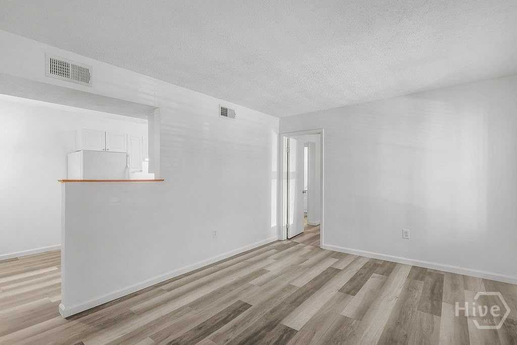 401 N Cromwell Rd #T1 - Photo 6 of 36