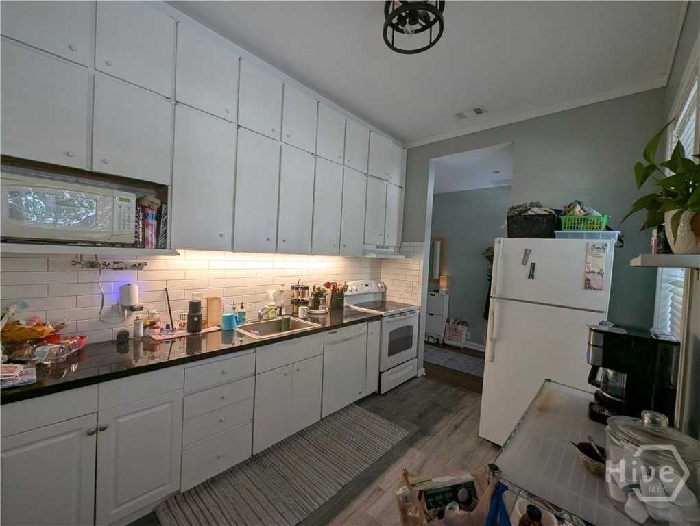 510 E State St - Photo 5 of 33