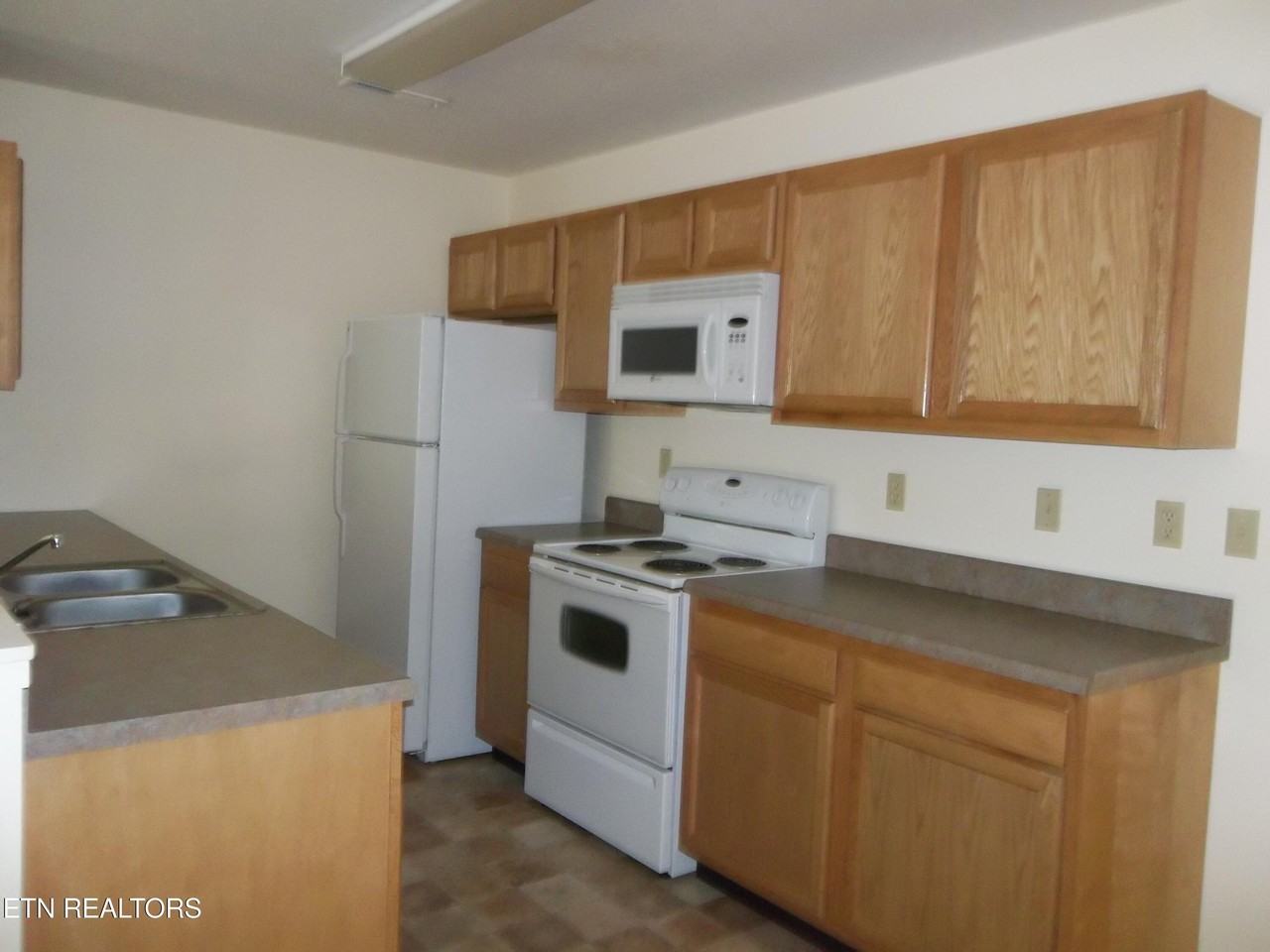 704 Brooklyn St #4 - Photo 5 of 10