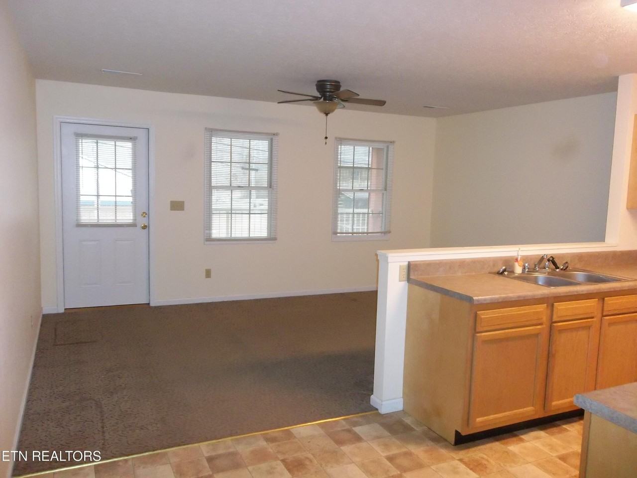704 Brooklyn St #4 - Photo 7 of 10
