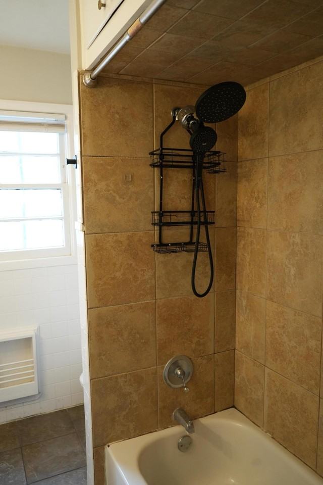 2521 40th St - Photo 4 of 8