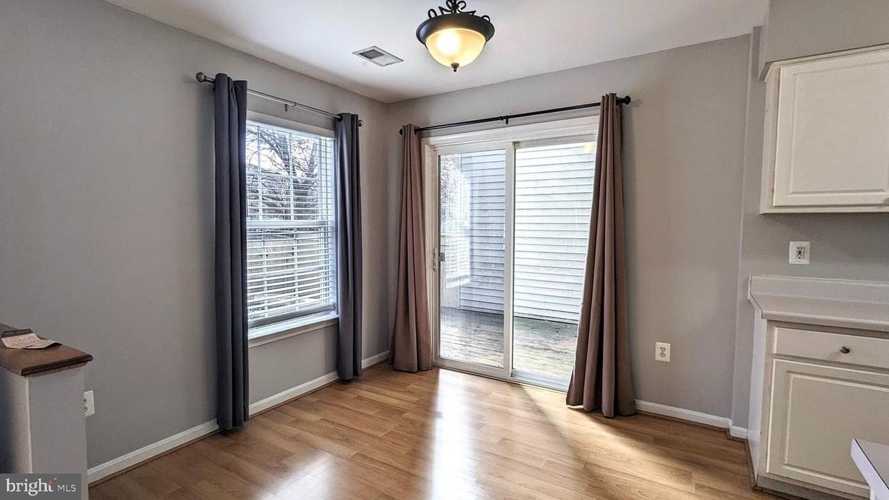 1009 Robin Hill Ter - Photo 3 of 14