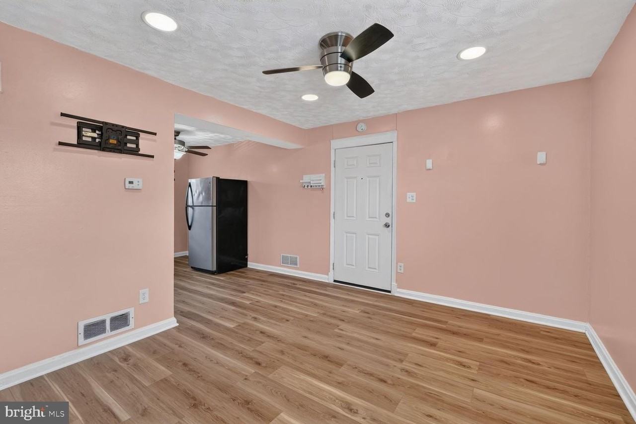2437 Iverson St - Photo 4 of 15