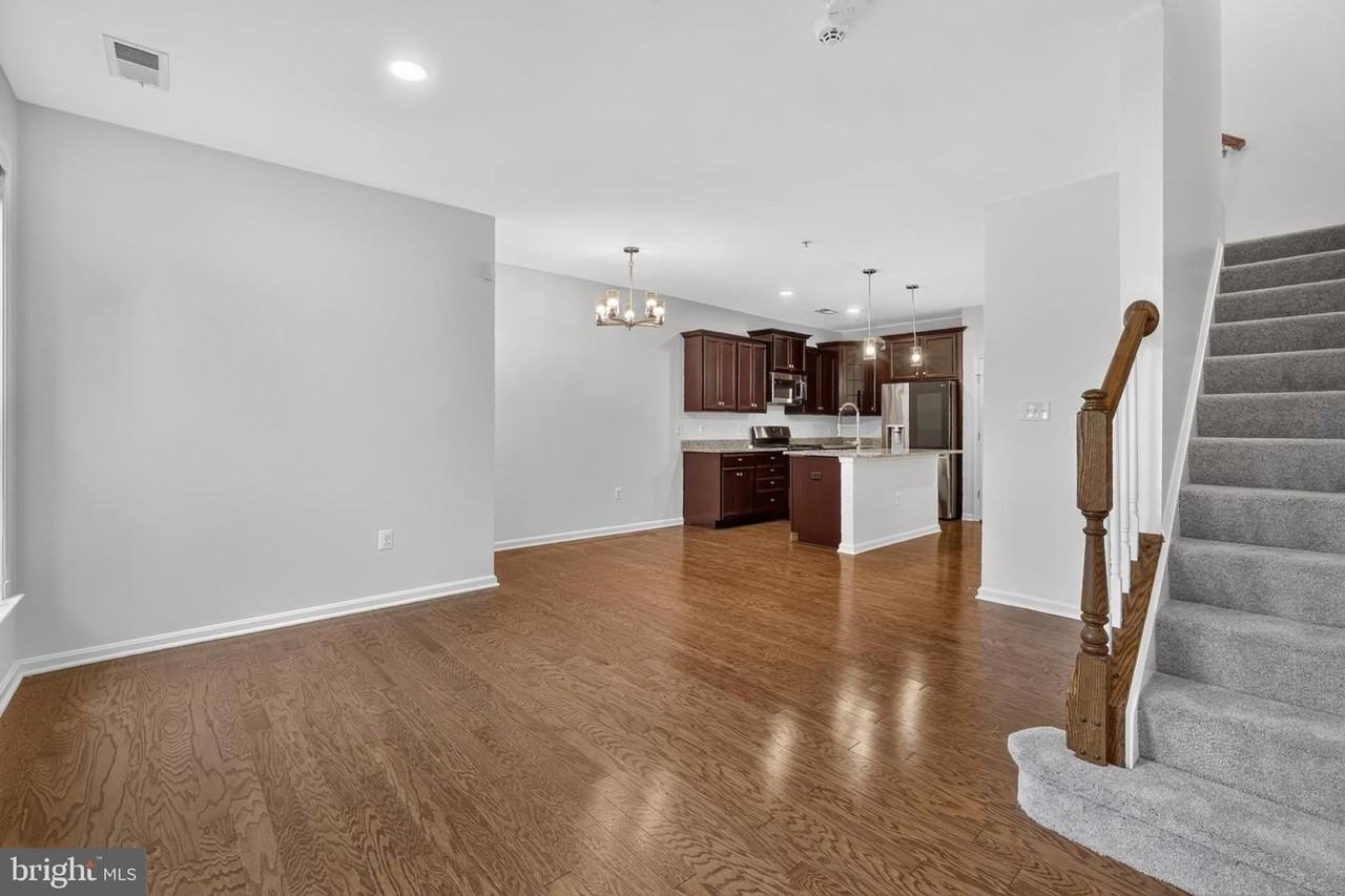 2613 Campus Way N - Photo 6 of 28