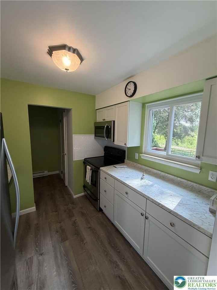 88 Stonewood Pl - Photo 5 of 17