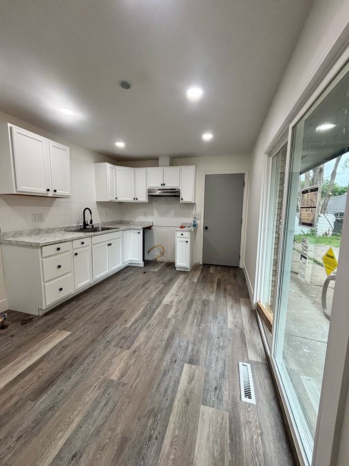 1015 Furman Street - Photo 3 of 7