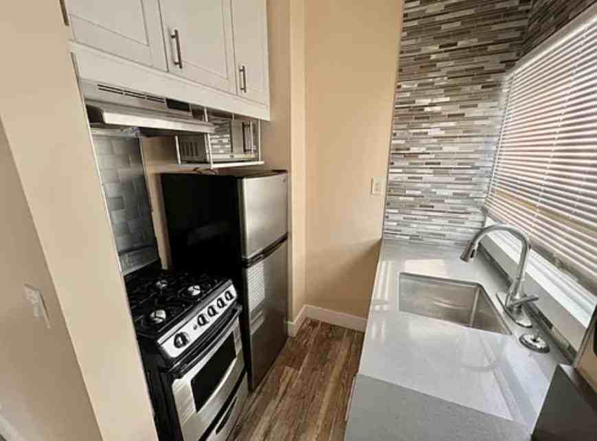 14 Westminster Ave - Photo 3 of 7