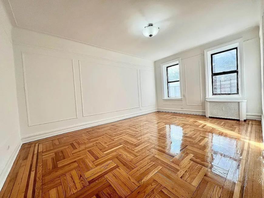 1305 Sheridan Ave - Photo 2 of 5