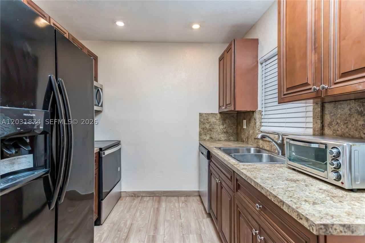 630 Nw 199th St - Photo 6 of 23