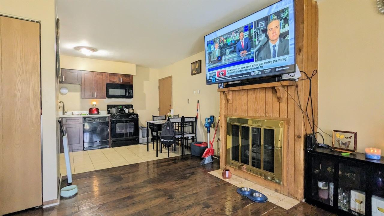 2334 Century Point Lane - Photo 4 of 16