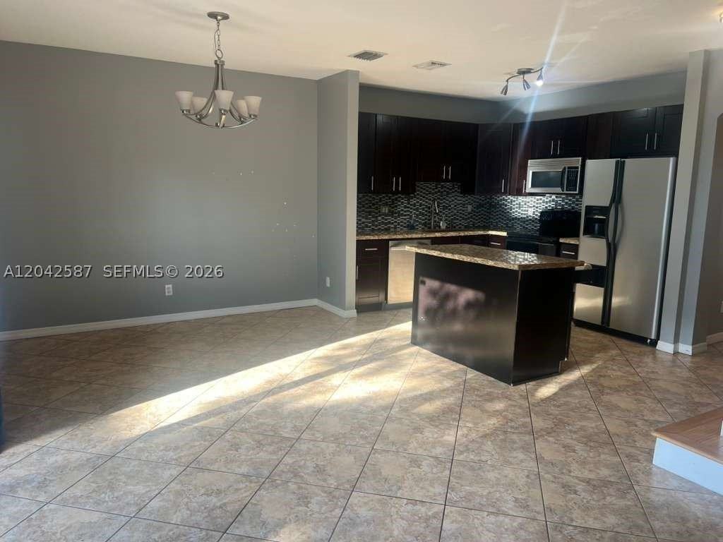 2825 Sw 127th Way - Photo 5 of 18