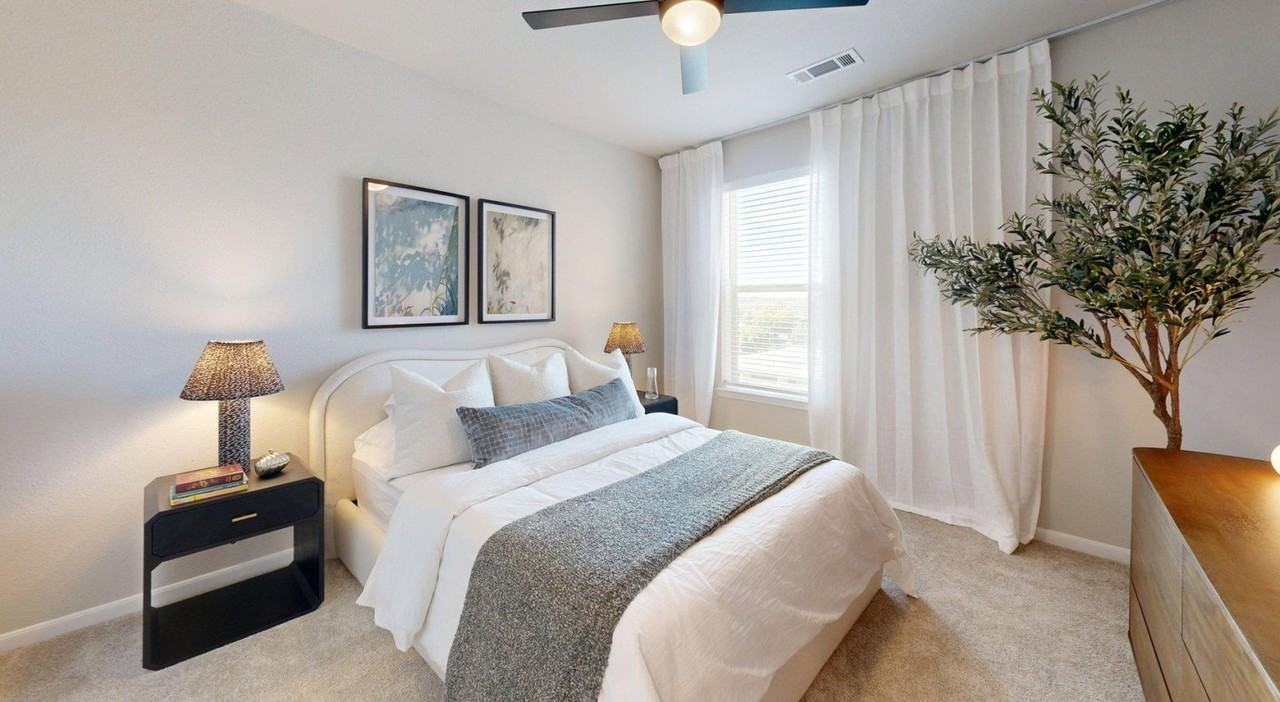 260 W Mulberry St #1102 - Photo 5 of 7