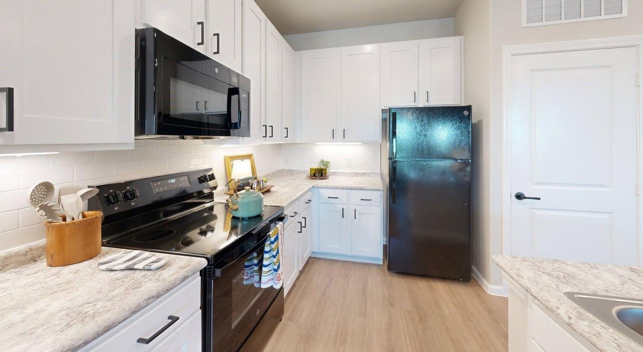 260 W Mulberry St #1102 - Photo 6 of 7