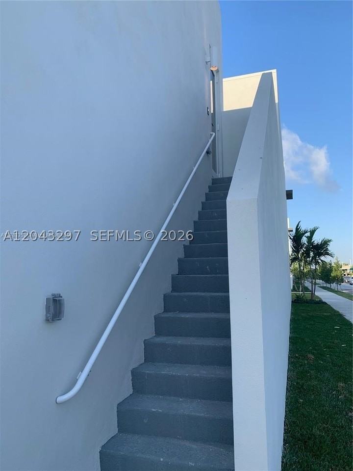 6683 Nw 103rd Pkwy - Photo 4 of 18