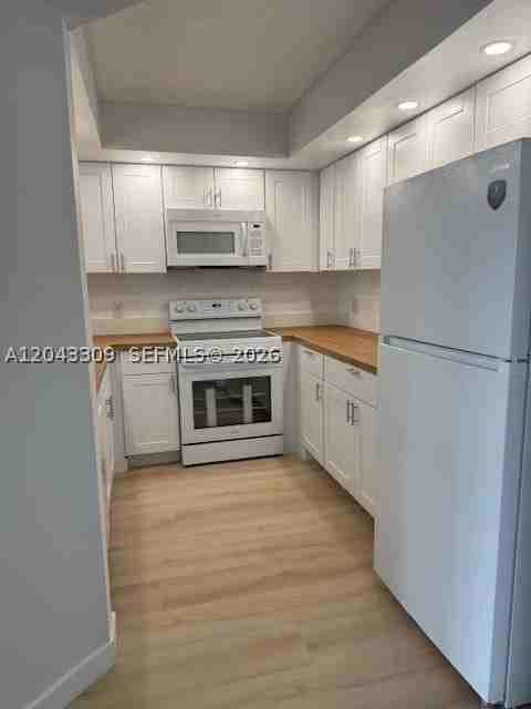 1001 Sw 128th Ter #404B - Photo 5 of 21