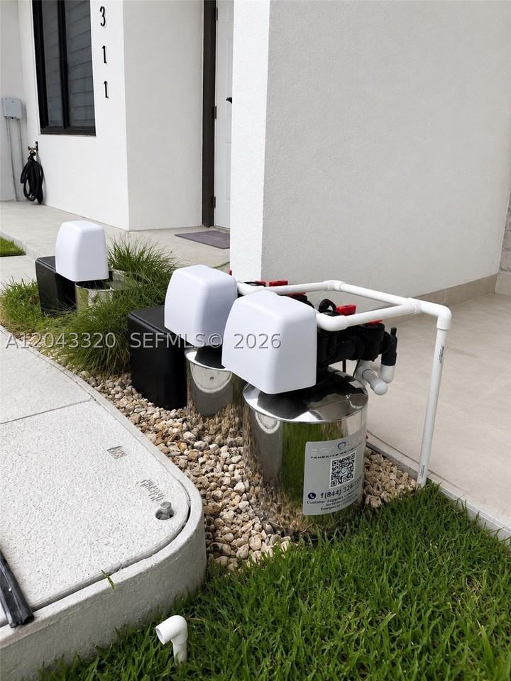 1315 Nw 4th Ter #1315 - Photo 3 of 19