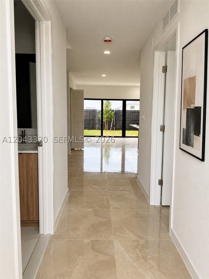 1315 Nw 4th Ter #1315 - Photo 5 of 19