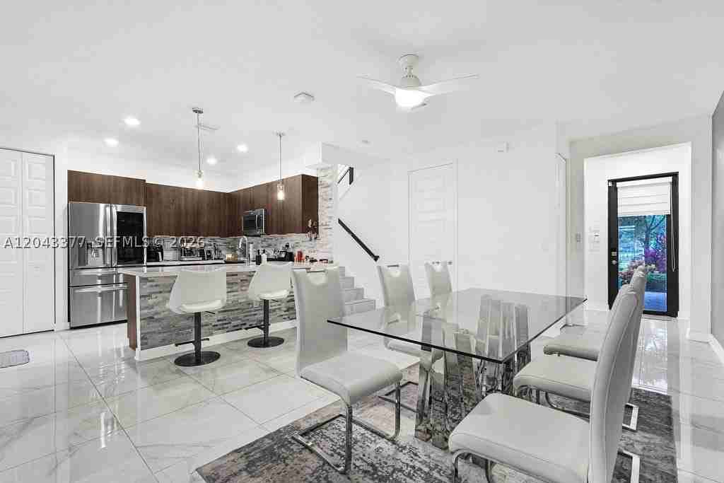 10533 Nw 81st St - Photo 3 of 39