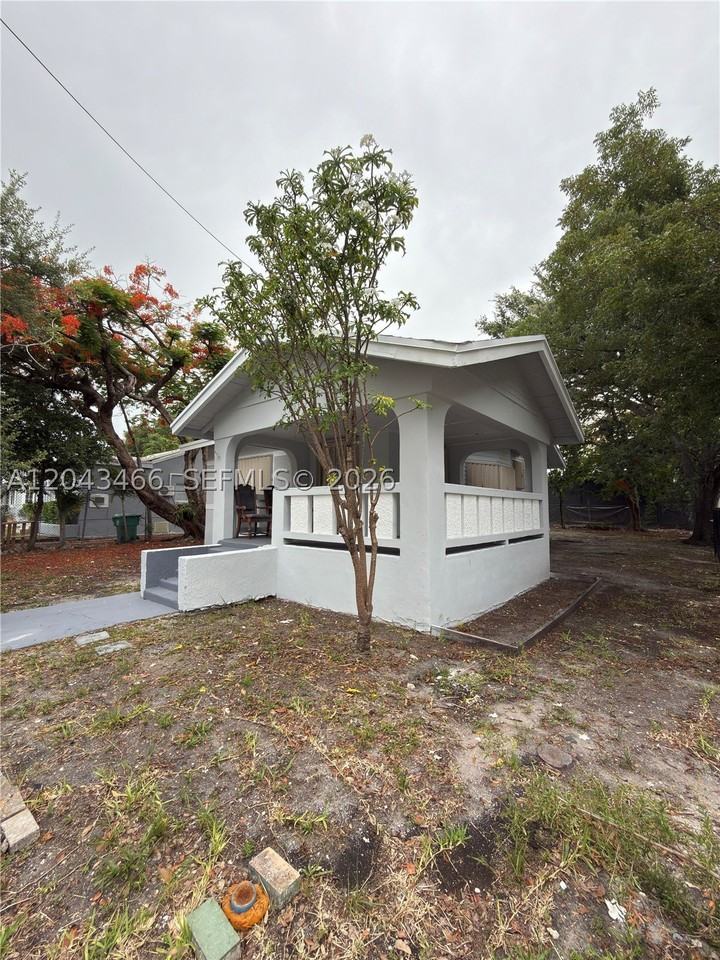 103 Nw 35th St - Photo 4 of 15
