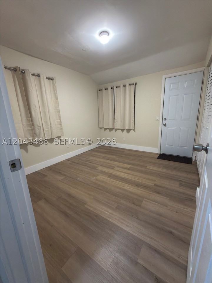 103 Nw 35th St - Photo 7 of 15