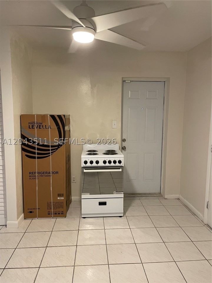 7607 Harbour Blvd - Photo 3 of 10
