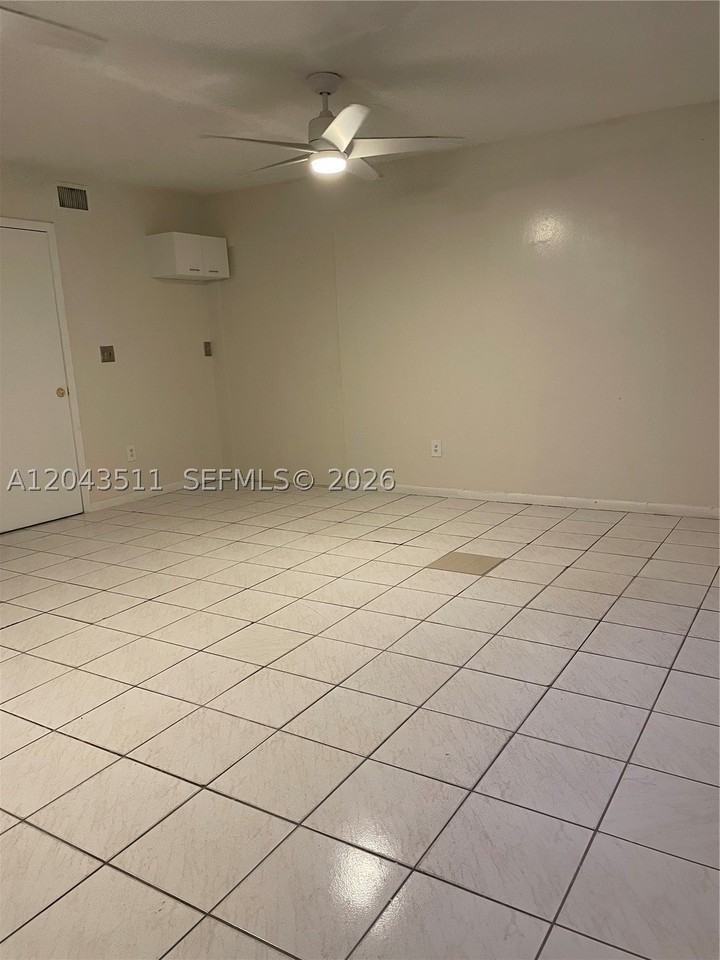 7607 Harbour Blvd - Photo 5 of 10
