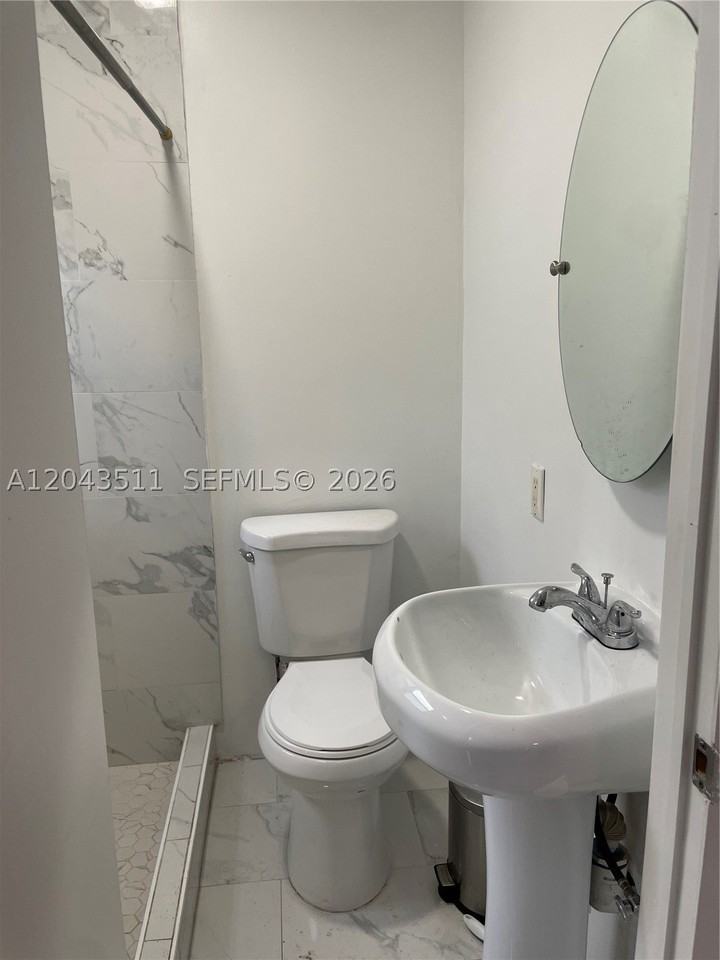 7607 Harbour Blvd - Photo 6 of 10