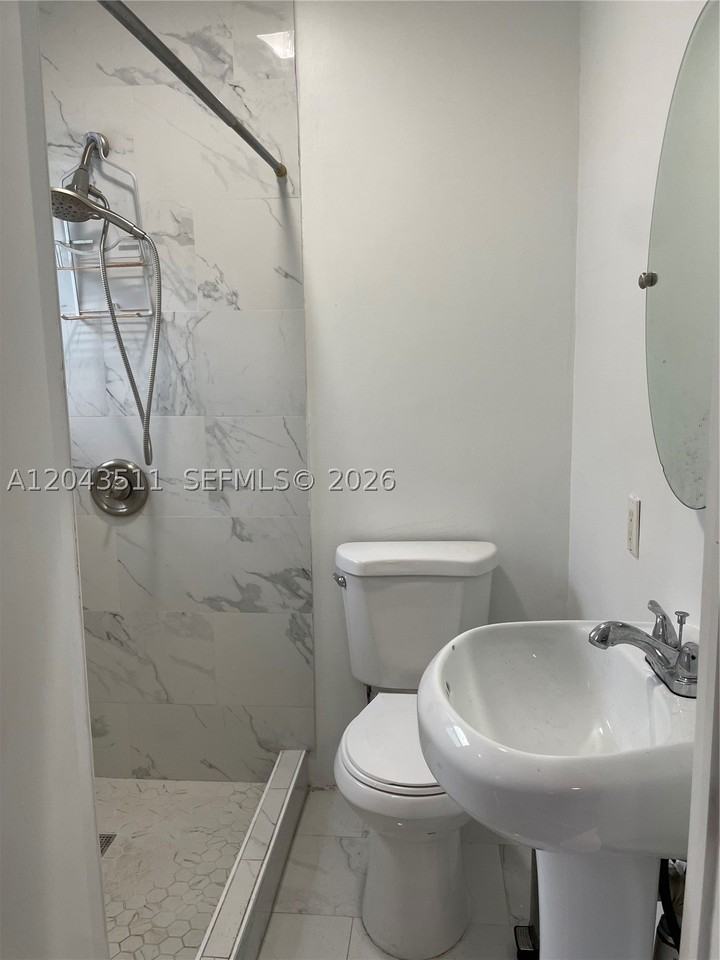 7607 Harbour Blvd - Photo 7 of 10