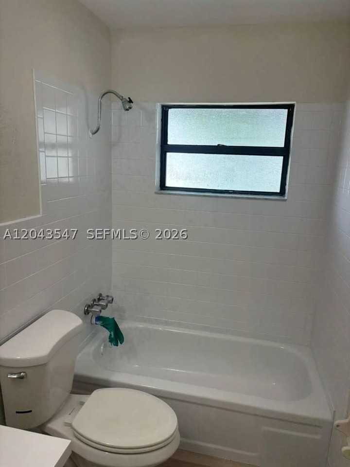 418 Las Palmas Cir #0 - Photo 4 of 9