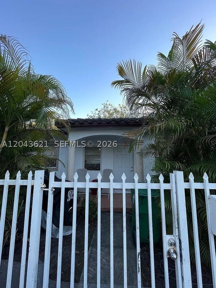 3800 Sw 29th St #3800 - Photo 2 of 12
