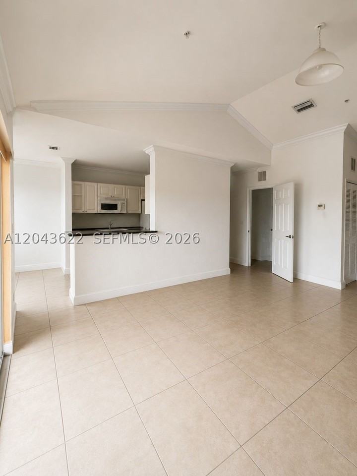 21100 Sw 87th Ave #304 - Photo 3 of 10