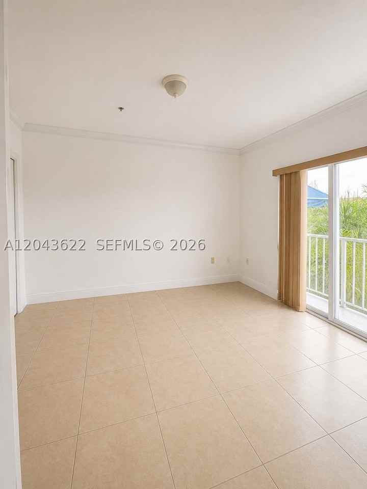 21100 Sw 87th Ave #304 - Photo 4 of 10