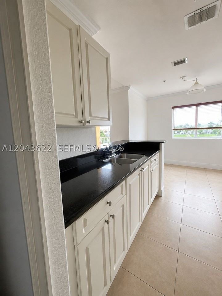 21100 Sw 87th Ave #304 - Photo 5 of 10