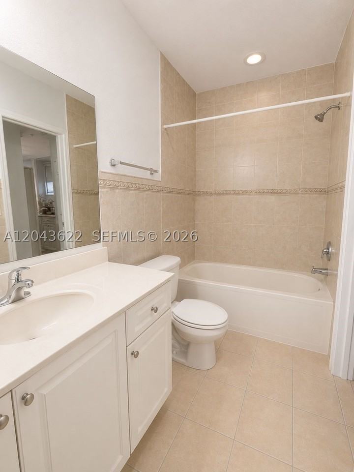 21100 Sw 87th Ave #304 - Photo 7 of 10