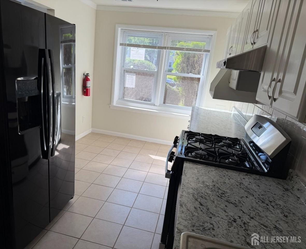 614 W 8th St #2 - Photo 6 of 11