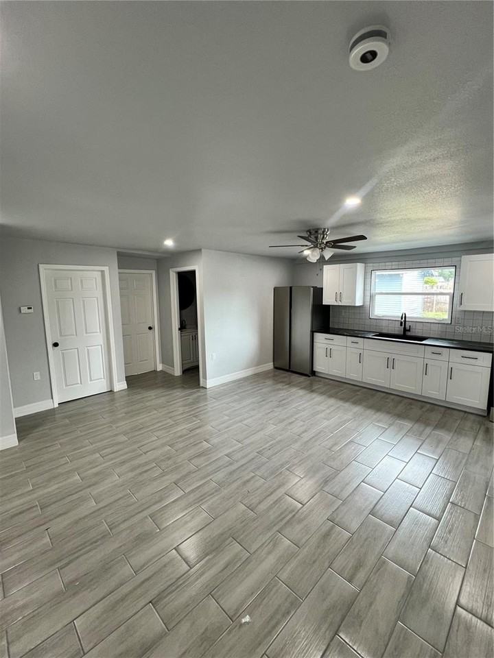 2309 21st Ave W - Photo 3 of 12