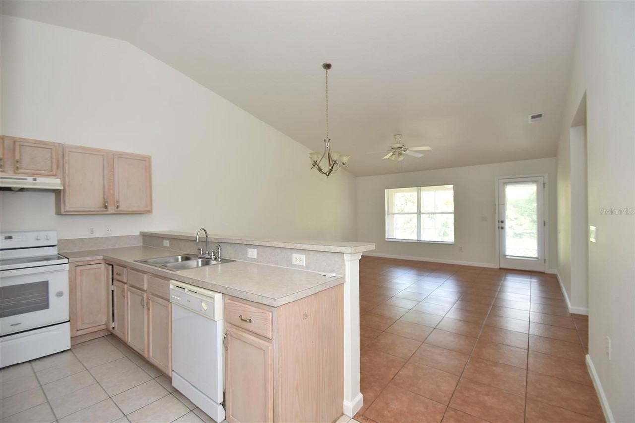 30 Eton Ln - Photo 4 of 35