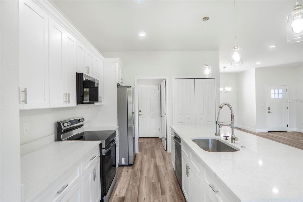 3908 Sw 171st Ln - Photo 7 of 37