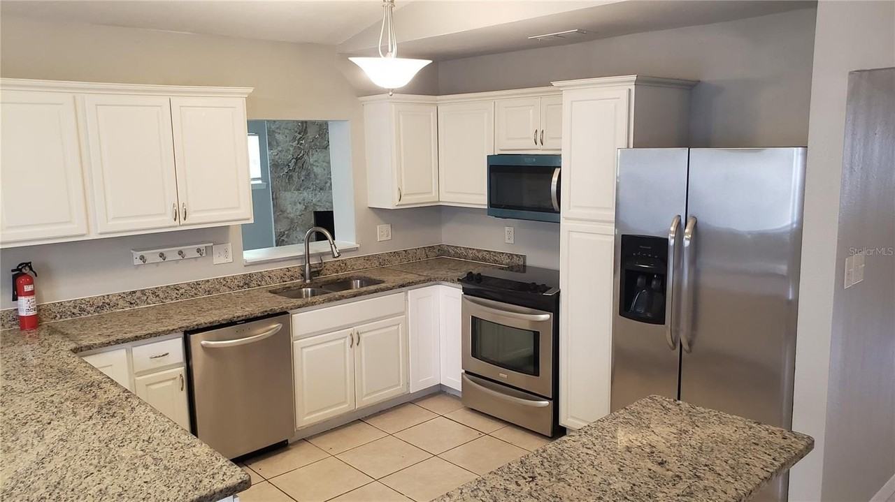 887 Eastbrook Blvd - Photo 3 of 21