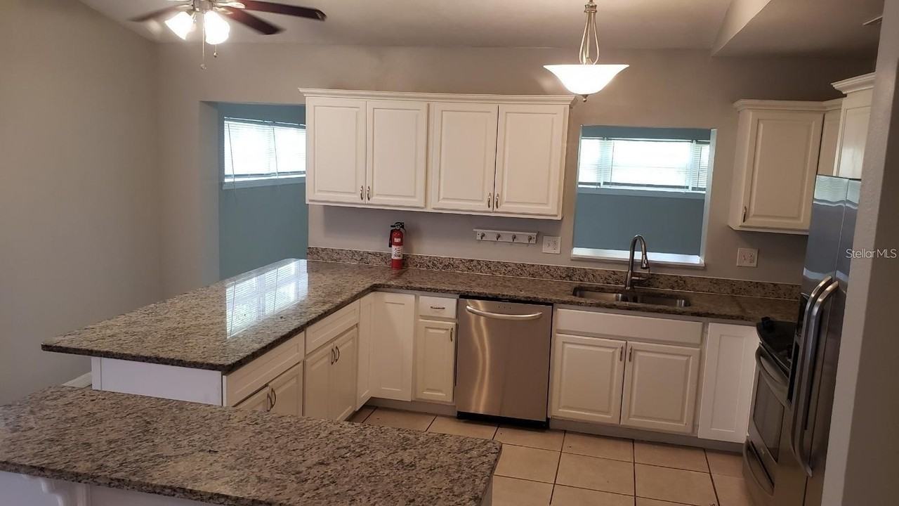 887 Eastbrook Blvd - Photo 4 of 21