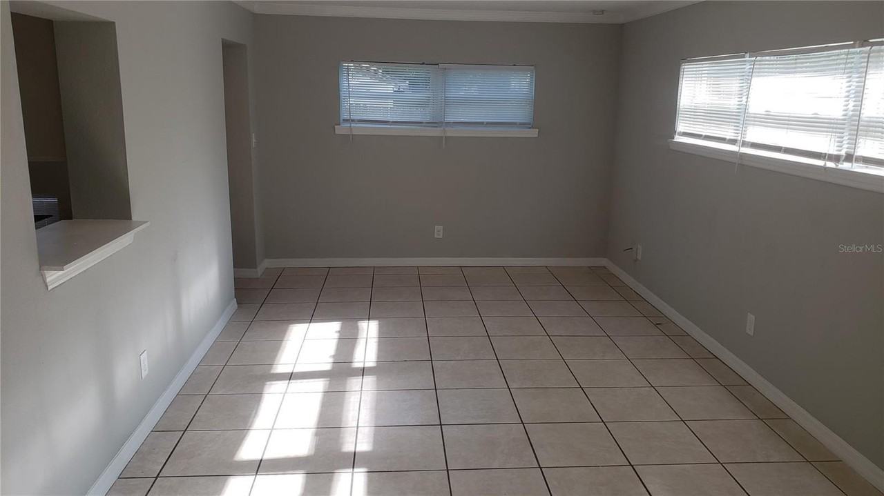 887 Eastbrook Blvd - Photo 5 of 21